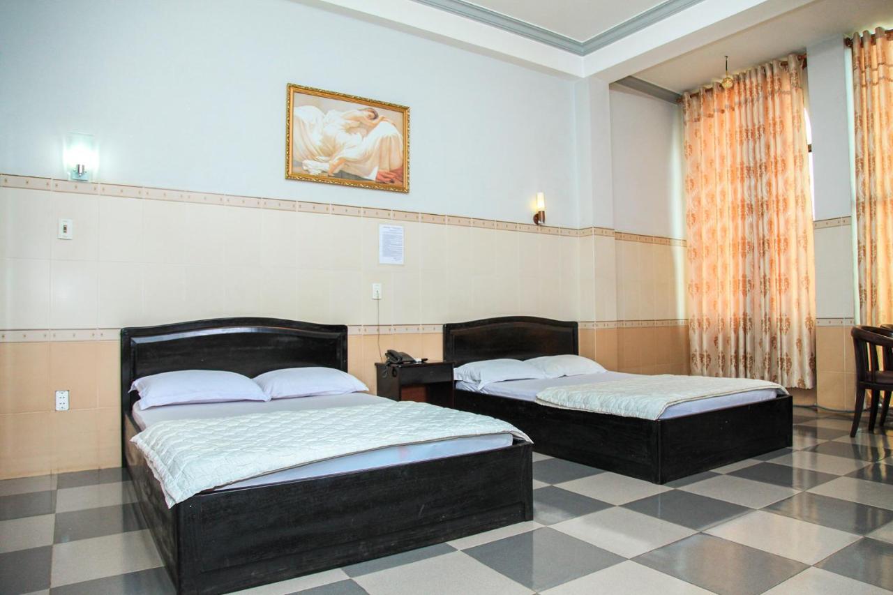 Khach San Hong Kong Hotel Буон Ма Туот Екстериор снимка