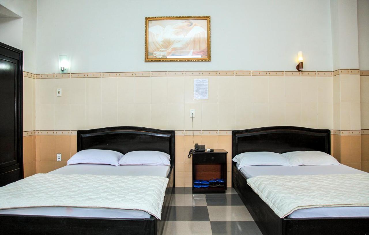 Khach San Hong Kong Hotel Буон Ма Туот Екстериор снимка