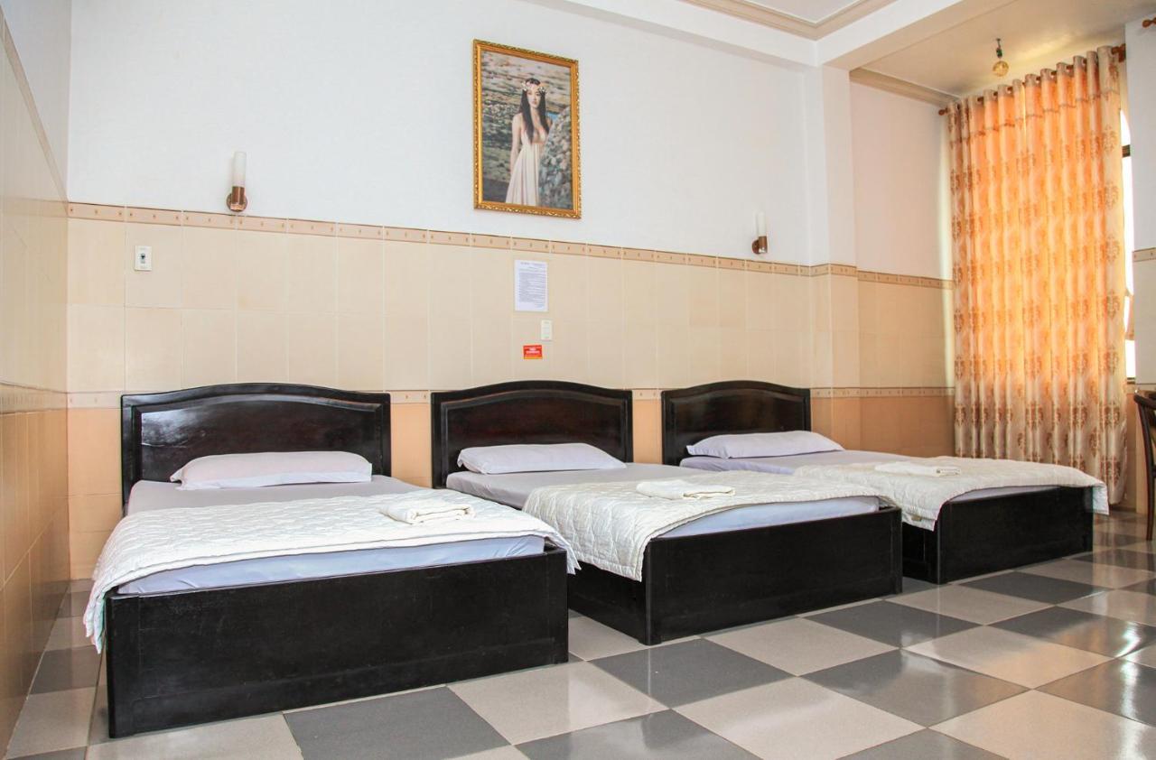 Khach San Hong Kong Hotel Буон Ма Туот Екстериор снимка